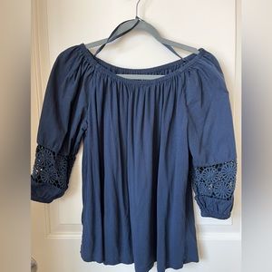 Women’s LOFT Outlet peasant top w/crochet sleeve detail in Navy Blue size Medium